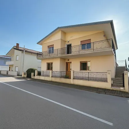 Vivere Nient'altro Between Port And Historic Center Apartman